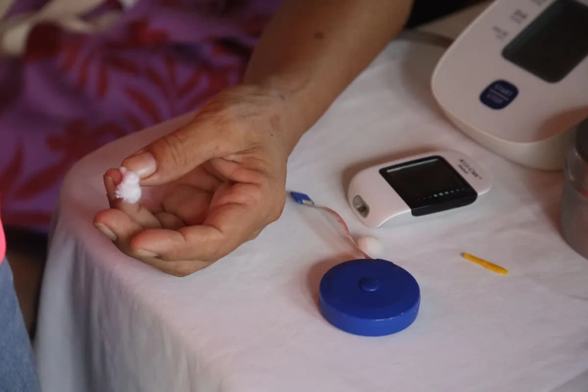Cover Image for Diabetes em Idosos: Cuidados Essenciais no Dia a Dia